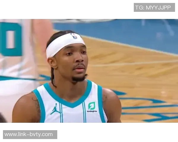 梅里尔外线火力全开10投7中砍下20分5篮板三分球9投6中表现惊艳